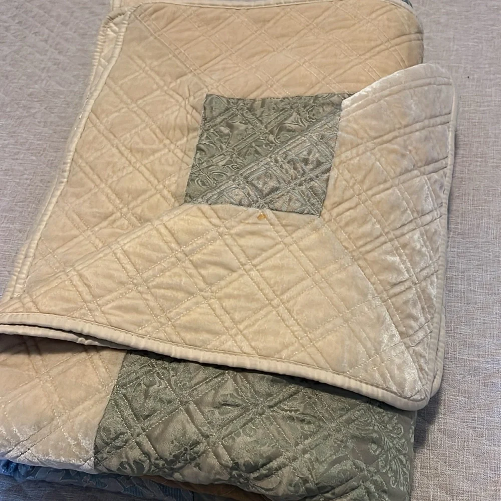 Coverlet: Vintage High-end Queen Bed Cover—Double Diamond Quilting!